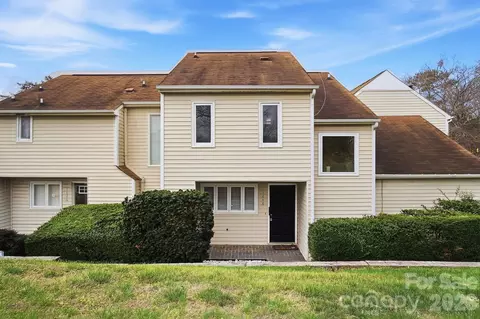 1648 Hollow Dr, Charlotte, NC 28212