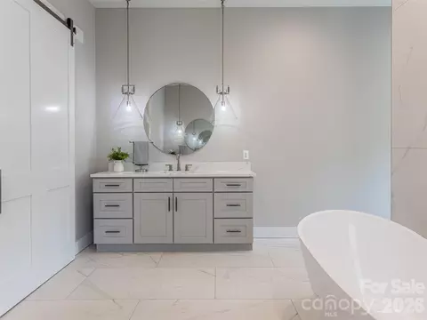 Bath - 744 Daniel Circle Dr, Mills River, NC 28759 photo 3 of 8