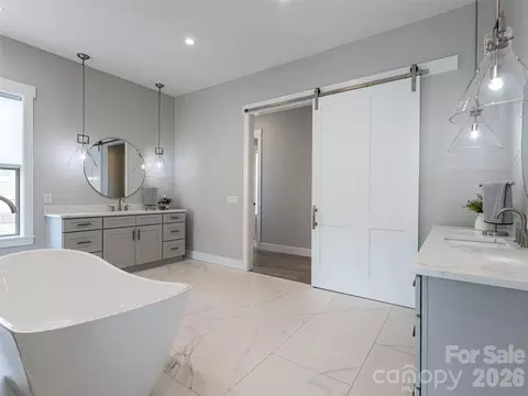 Bath - 744 Daniel Circle Dr, Mills River, NC 28759 photo 4 of 8