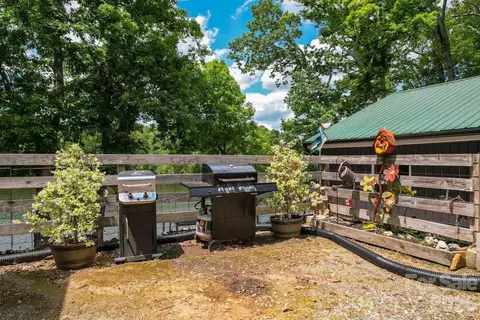 Exterior - 507 Dockside Ter, Denton, NC 27239 photo 4 of 7