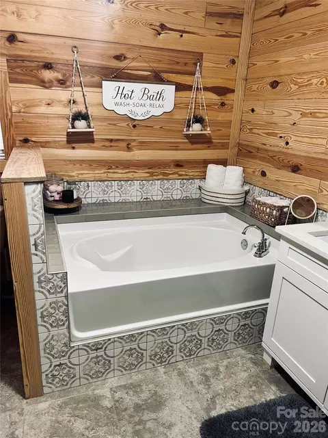Bath - 507 Dockside Ter, Denton, NC 27239 photo 3 of 4