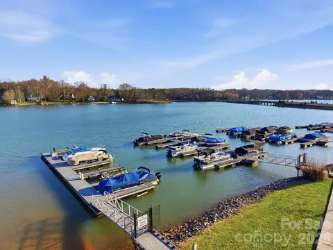 140 Samdusky Ln, Mooresville, NC 28117