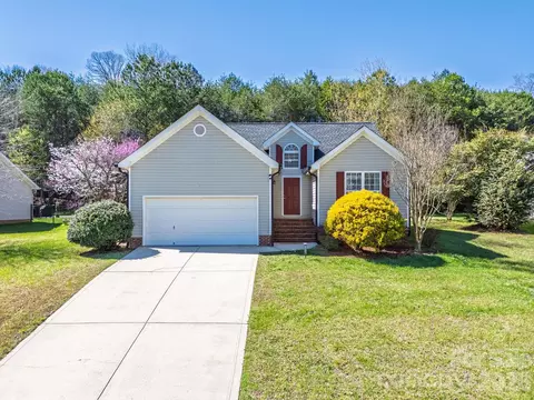 7316 Oxford Bluff Dr, Stanley, NC 28164