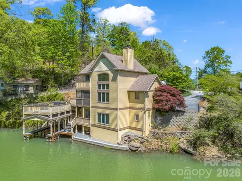 105 Tryon Bay Cir, Lake Lure, NC 28746