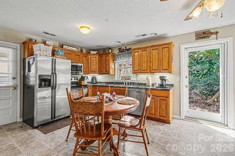 5069 W Piedmont Cir, Conover, NC 28613
