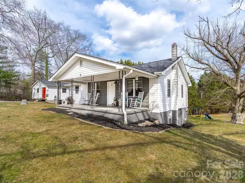 6 Nelson Rd, Hendersonville, NC 28791