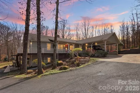 2614 Forest Lawn Dr, Matthews, NC 28104