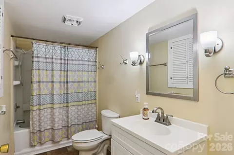 Bath - 105 Baird Rd, Mars Hill, NC 28754 photo 1 of 1