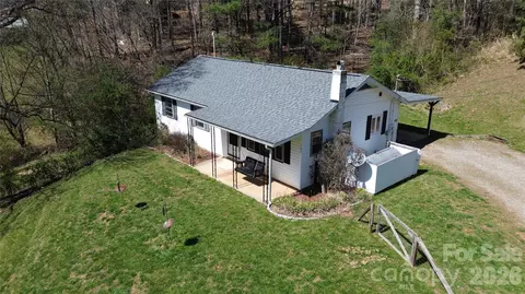 105 Baird Rd, Mars Hill, NC 28754