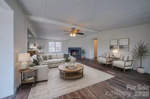 8 Teal Ln, Candler, NC 28715