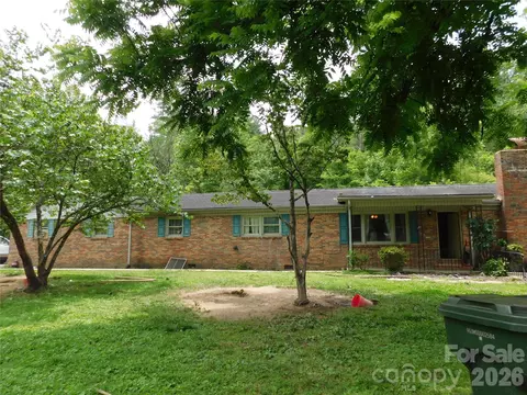 102 Jeff St, Hendersonville, NC 28739