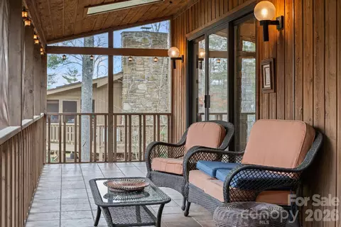 301 N Scarlet Oak Ln, Hendersonville, NC 28791