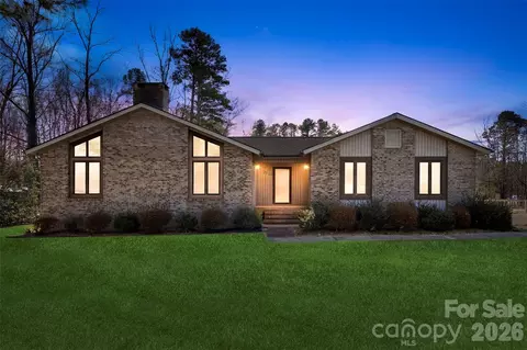 2010 Sprucewood St, Albemarle, NC 28001