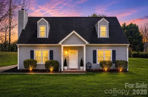 6104 Sunbridge Ct, Charlotte, NC 28269