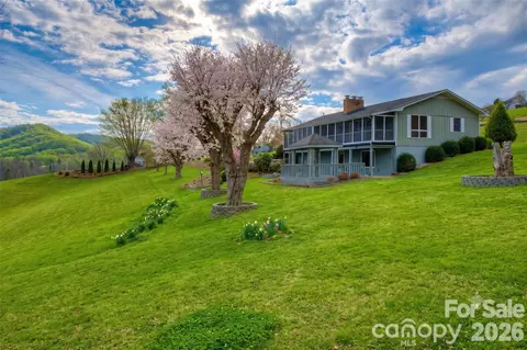 220 Grand View Ln, Burnsville, NC 28714