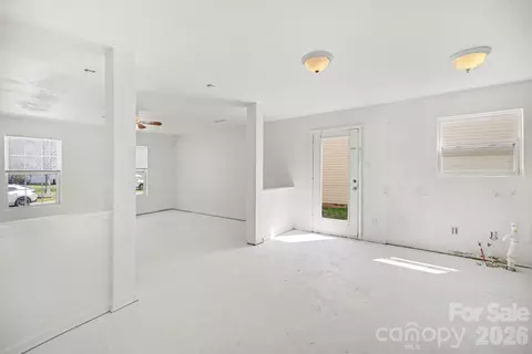 Living - 822 Sinclair Dr, Monroe, NC 28112 photo 4 of 5
