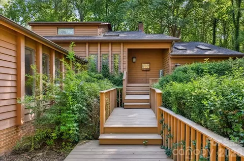10 Thornwood Ct, Lake Wylie, SC 29710