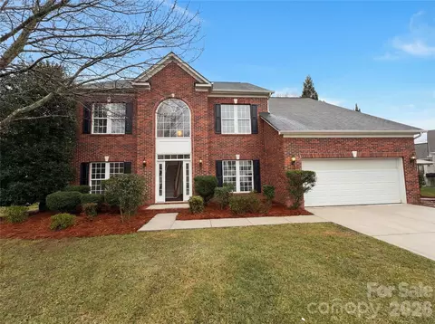 2718 Phillips Woods Ln, Matthews, NC 28105