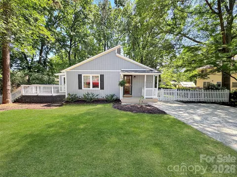 1059 Woodlake Ln, Tega Cay, SC 29708