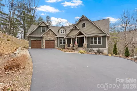 719 Overlook Dr, Flat Rock, NC 28731