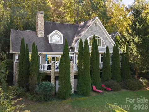 11 Hearthstone Dr, Asheville, NC 28803