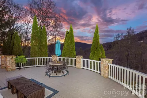 11 Hearthstone Dr, Asheville, NC 28803