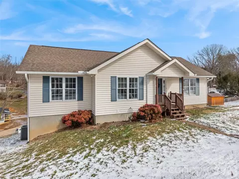 30 Woodruff St, Canton, NC 28716