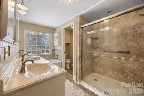 Bath - 165 8th Ave, Cramerton, NC 28032 photo 1 of 2