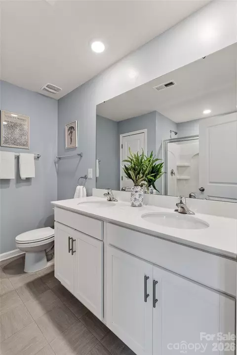 Bath - 405 Bennington Dr, Stanley, NC 28164 photo 2 of 4