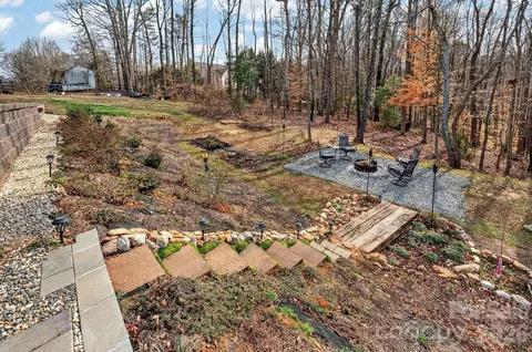 Exterior - 405 Bennington Dr, Stanley, NC 28164 photo 3 of 7