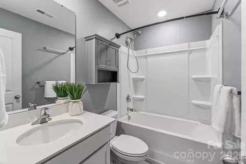 Bath - 405 Bennington Dr, Stanley, NC 28164 photo 3 of 4
