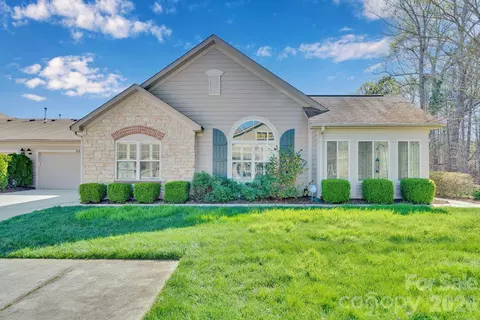 3524 S Bank Ct, Matthews, NC 28105