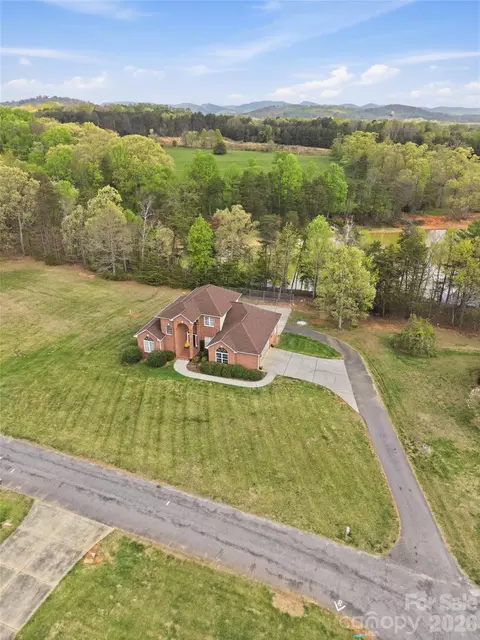 48 Oakdale Dr, Taylorsville, NC 28681