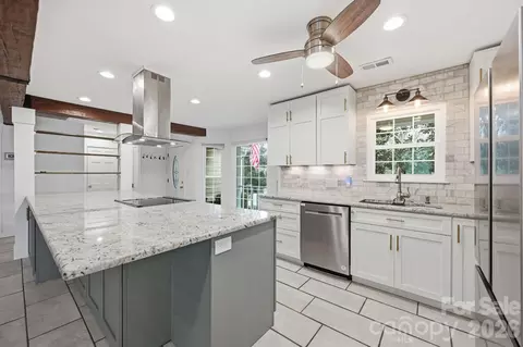 2717 Olde Whitehall Rd, Charlotte, NC 28273