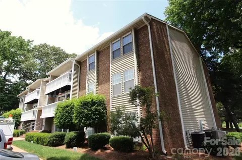 1645 Arlyn M Cir #M, Charlotte, NC 28213