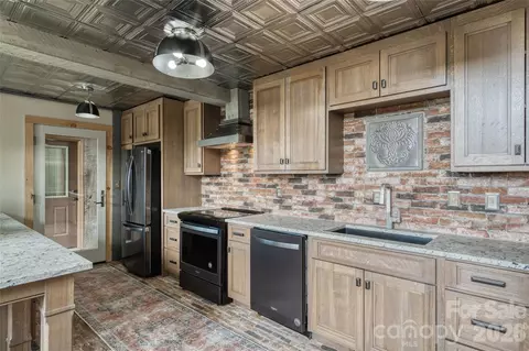 Kitchen - 461 Ferguson Cove Loop, Clyde, NC 28721 photo 4 of 4