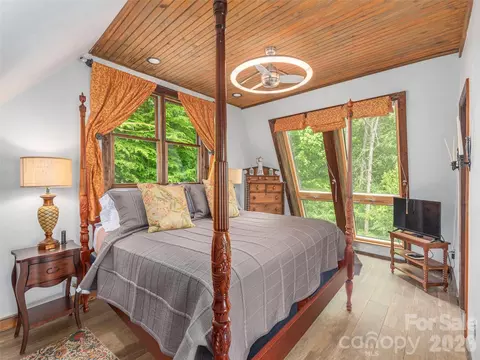 Bedroom - 461 Ferguson Cove Loop, Clyde, NC 28721 photo 4 of 6