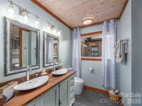 Bath - 461 Ferguson Cove Loop, Clyde, NC 28721 photo 1 of 6