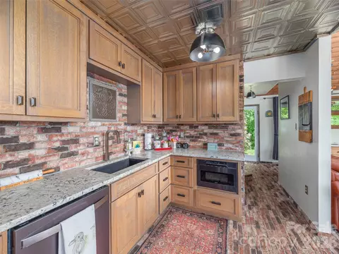 Kitchen - 461 Ferguson Cove Loop, Clyde, NC 28721 photo 2 of 4