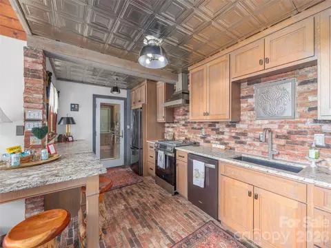 Kitchen - 461 Ferguson Cove Loop, Clyde, NC 28721 photo 3 of 4