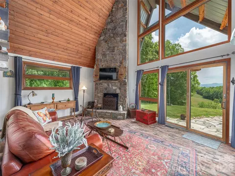 Living - 461 Ferguson Cove Loop, Clyde, NC 28721 photo 2 of 2