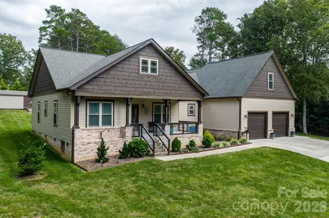 4850 Woodwinds Ne Dr NE, Hickory, NC 28601