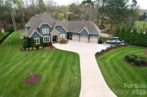 147 Castle Dr, Mooresville, NC 28117