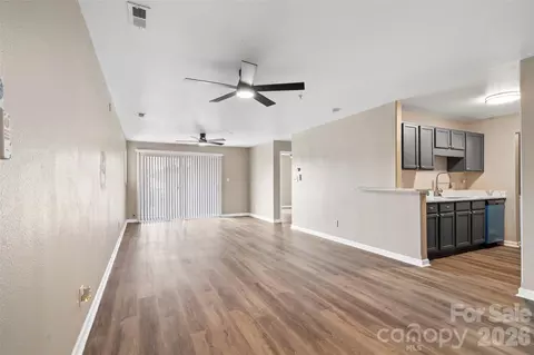 1134 Plaza Walk Dr, Charlotte, NC 28215