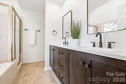 Bath - 1920 Baker Ct, Salisbury, NC 28146 photo 4 of 6