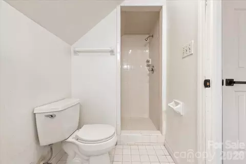 Bath - 1920 Baker Ct, Salisbury, NC 28146 photo 1 of 6