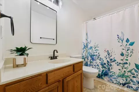 Bath - 1920 Baker Ct, Salisbury, NC 28146 photo 3 of 6