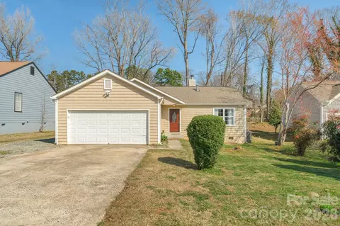 7015 Hunters Glen Dr, Charlotte, NC 28214