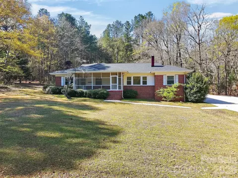 46 Pinecrest Ave, Great Falls, SC 29055