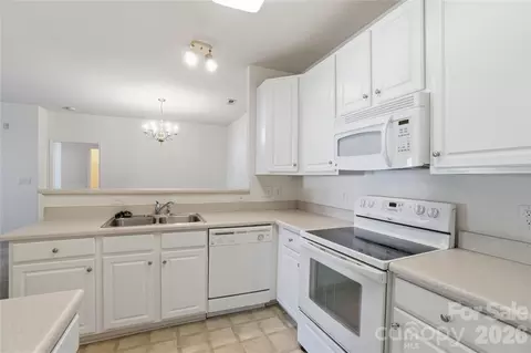 Kitchen - 16742 Amberside E Rd E, Cornelius, NC 28031 photo 3 of 4